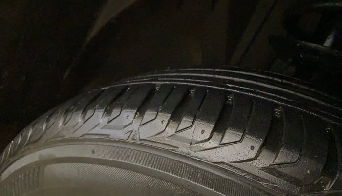 2017 Jeep Compass LIMITED 1.4 PETROL AT, Petrol, Automatic, 73,632 km, Right Front Tyre Tread