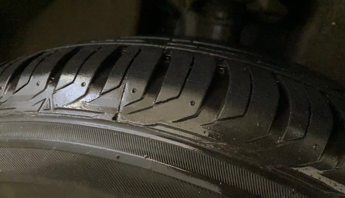 2017 Jeep Compass LIMITED 1.4 PETROL AT, Petrol, Automatic, 73,632 km, Right Rear Tyre Tread