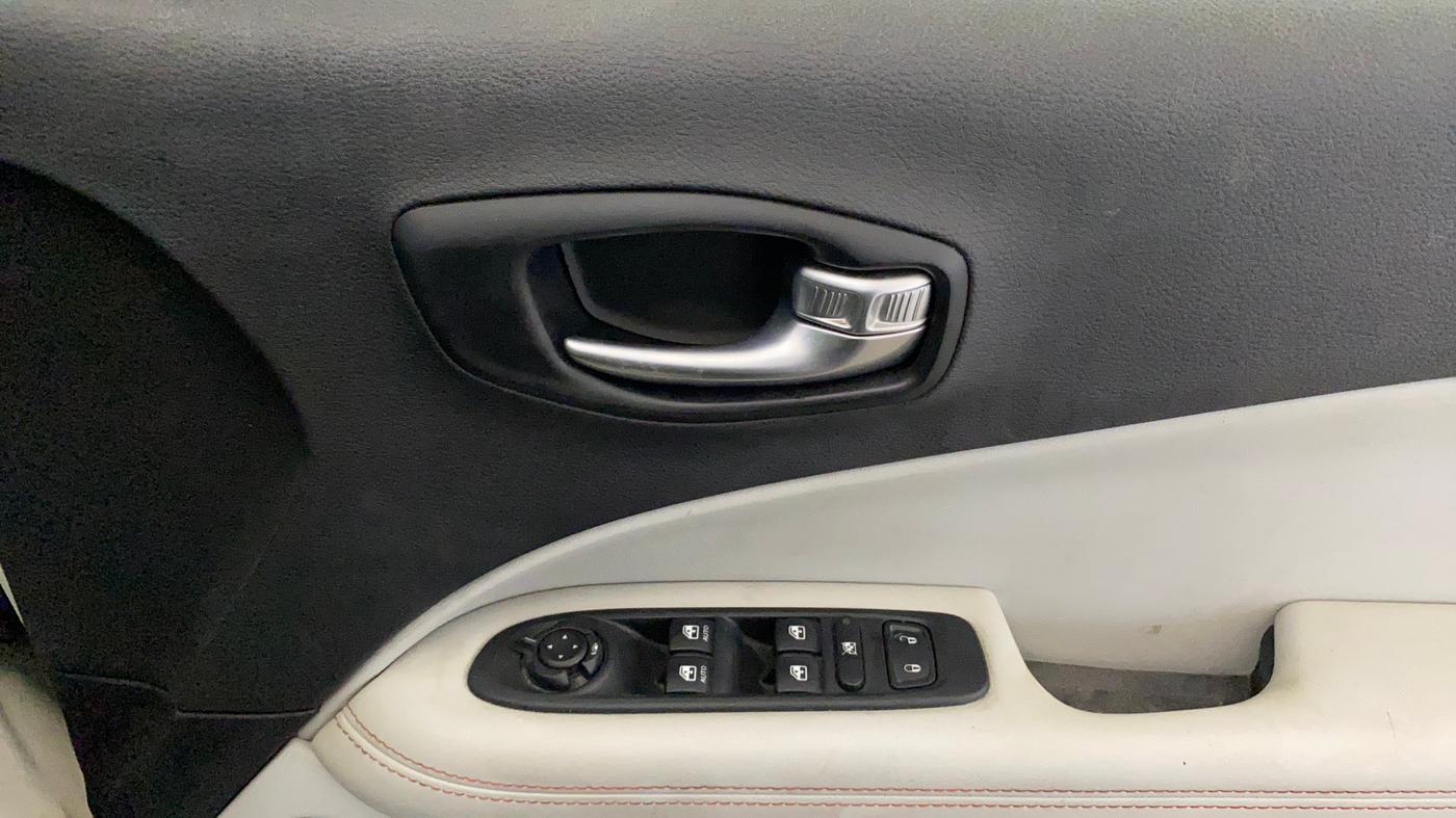 2017 Jeep Compass LIMITED 1.4 PETROL AT, Petrol, Automatic, 75,846 km, Driver Side Door Panels Control