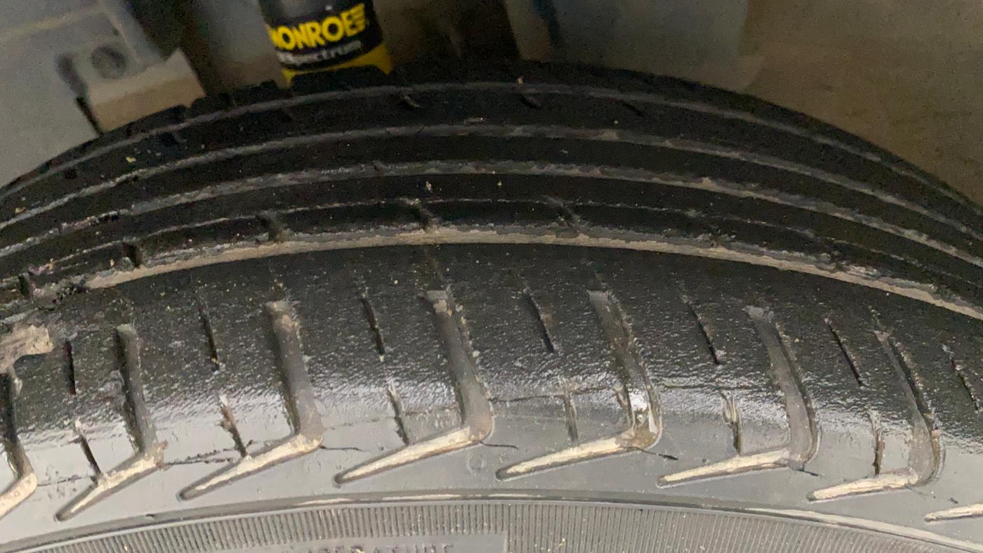2019 Renault Kwid CLIMBER 1.0 AMT, Petrol, Automatic, 35,567 km, Left Front Tyre Tread