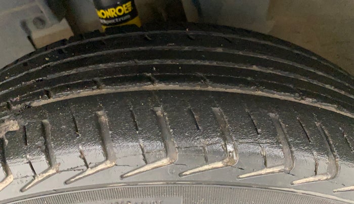 2019 Renault Kwid CLIMBER 1.0 AMT, Petrol, Automatic, 35,567 km, Left Front Tyre Tread