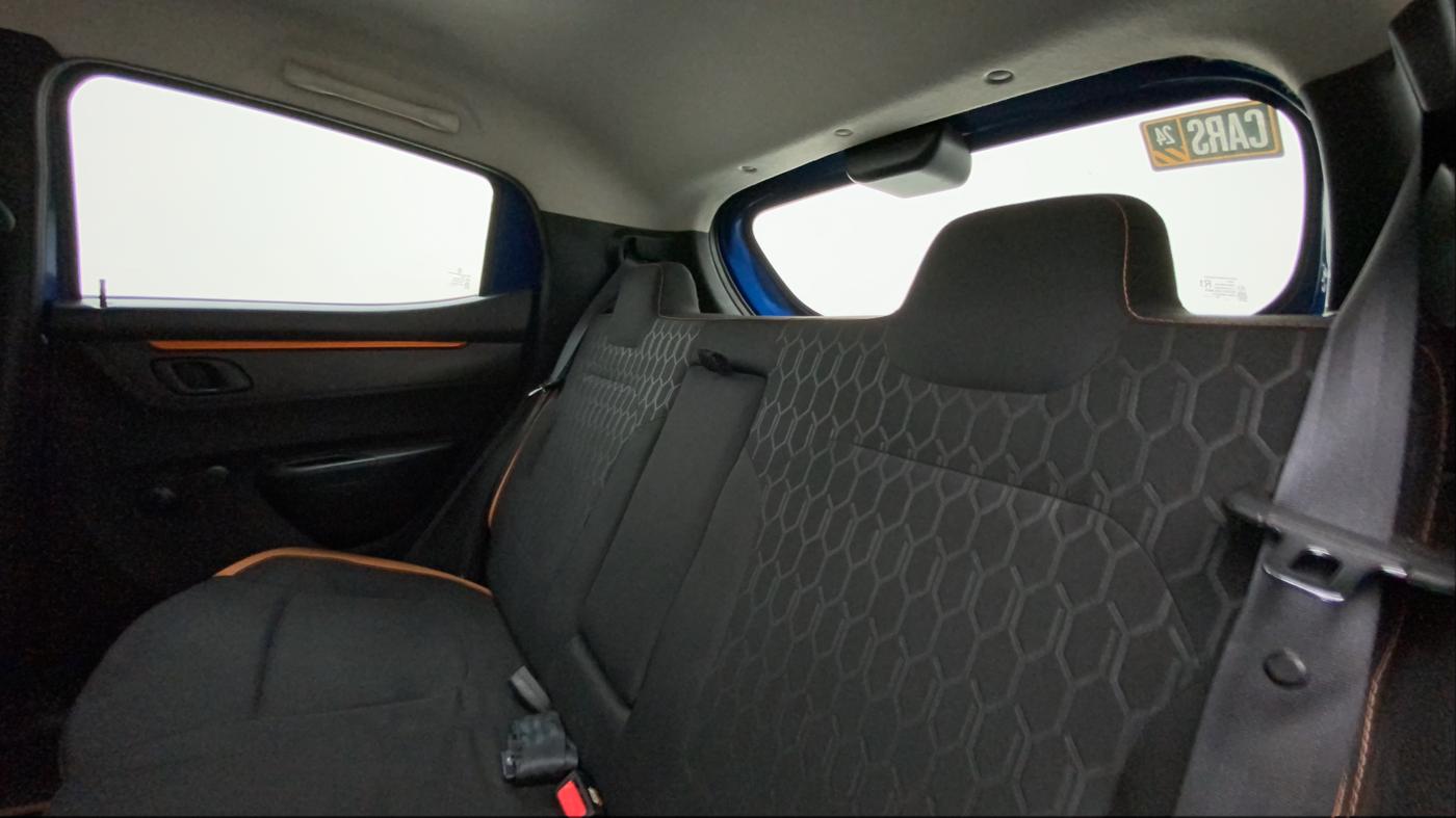 2019 Renault Kwid CLIMBER 1.0 AMT, Petrol, Automatic, 35,567 km, Right Side Rear Door Cabin