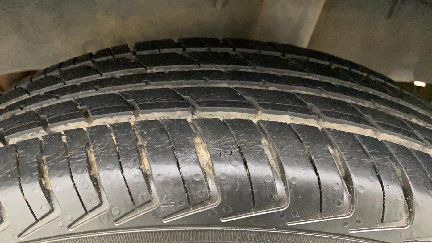 2019 Renault Kwid CLIMBER 1.0 AMT, Petrol, Automatic, 35,567 km, Left Rear Tyre Tread