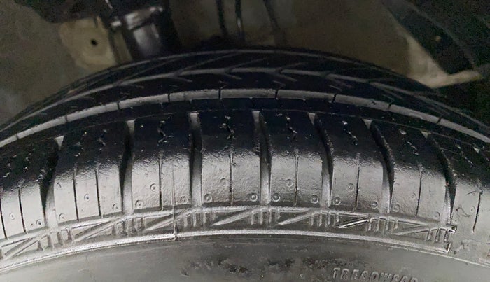 2013 Hyundai i20 MAGNA (O) 1.2, Petrol, Manual, 76,374 km, Right Front Tyre Tread