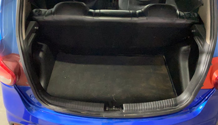 2017 Hyundai Grand i10 SPORTZ (O) 1.2 KAPPA VTVT, Petrol, Manual, 73,145 km, Boot Inside