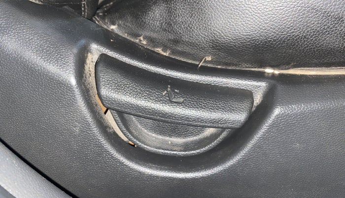 2017 Hyundai Grand i10 SPORTZ (O) 1.2 KAPPA VTVT, Petrol, Manual, 73,145 km, Driver Side Adjustment Panel