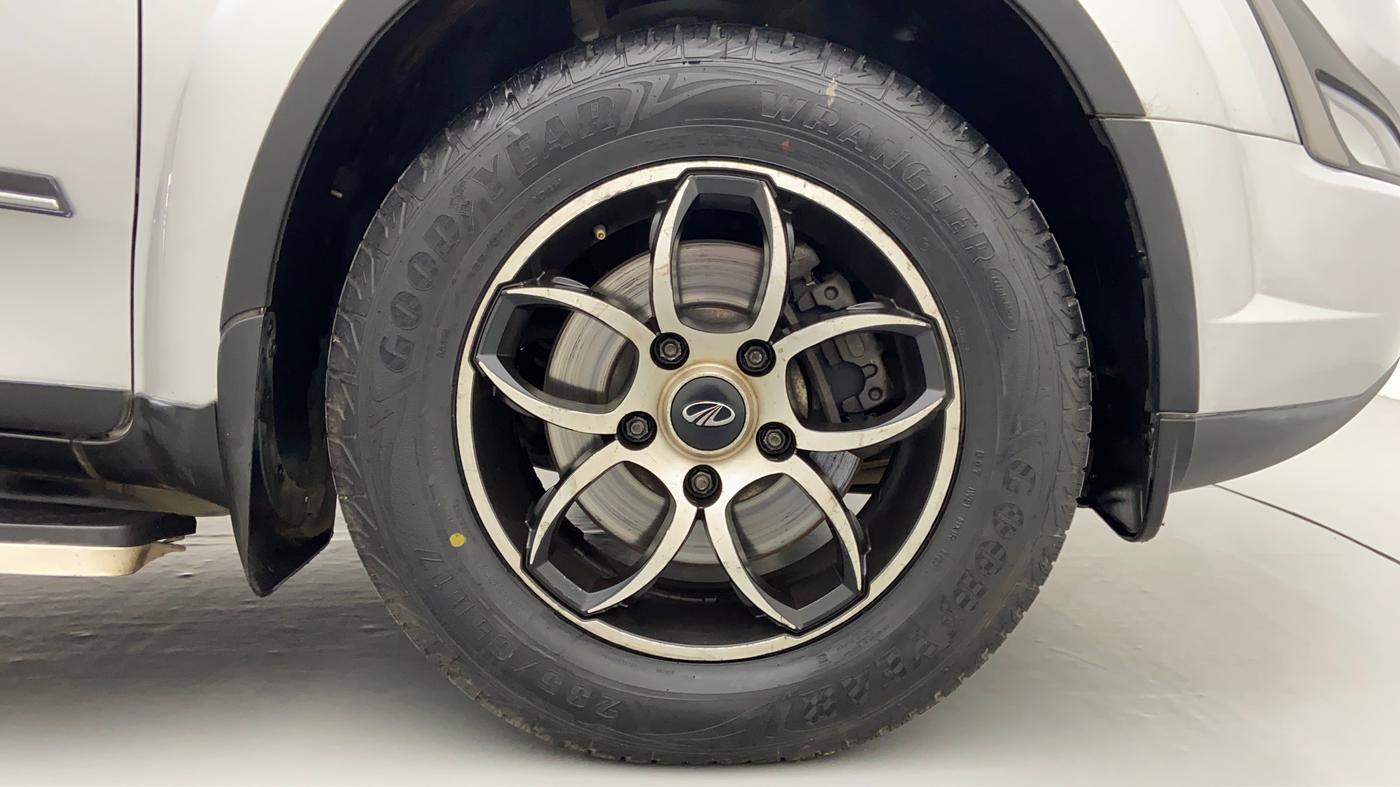 2018 Mahindra XUV500 W7 FWD, Diesel, Manual, 68,134 km, Right Front Wheel