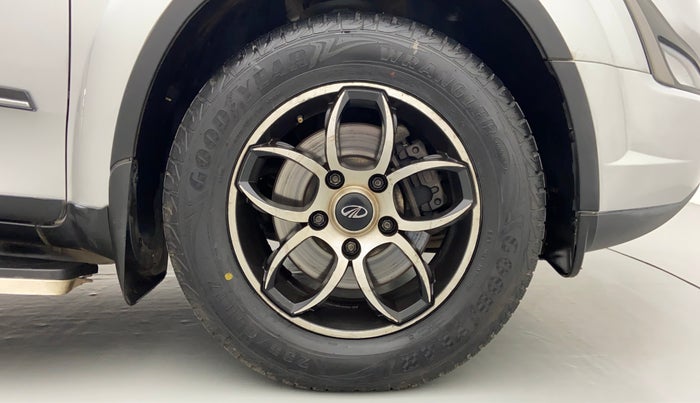 2018 Mahindra XUV500 W7 FWD, Diesel, Manual, 68,134 km, Right Front Wheel