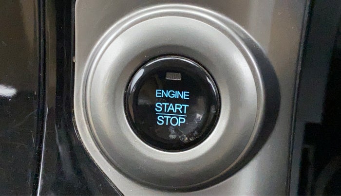 2018 Mahindra XUV500 W7 FWD, Diesel, Manual, 68,134 km, Keyless Start/ Stop Button