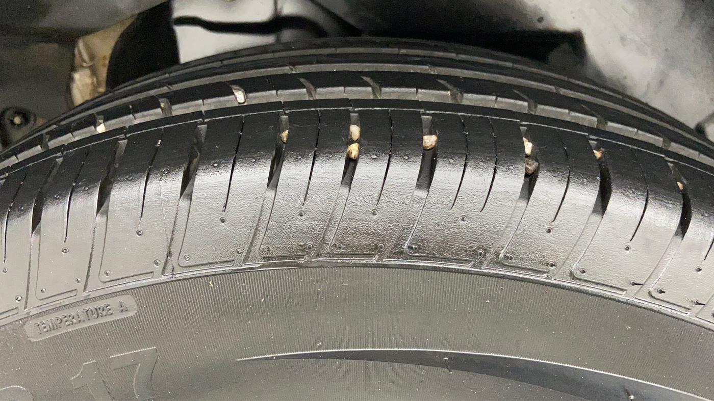 2018 Mahindra XUV500 W7 FWD, Diesel, Manual, 68,134 km, Right Rear Tyre Tread