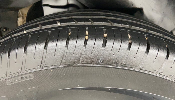 2018 Mahindra XUV500 W7 FWD, Diesel, Manual, 68,134 km, Right Rear Tyre Tread