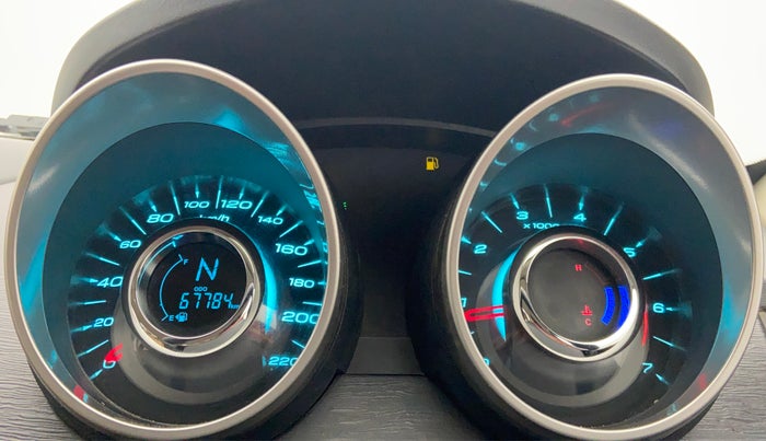 2018 Mahindra XUV500 W7 FWD, Diesel, Manual, 68,134 km, Odometer Image
