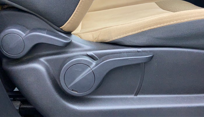 2018 Mahindra XUV500 W7 FWD, Diesel, Manual, 68,134 km, Driver Side Adjustment Panel