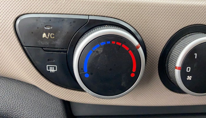 2014 Hyundai Xcent S 1.2 OPT, Petrol, Manual, 73,399 km, AC Unit - Minor issue in the heater switch