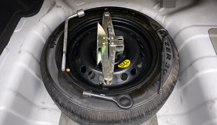 2017 Hyundai Xcent SX 1.2 (O), Petrol, Manual, 36,140 km, Spare Tyre