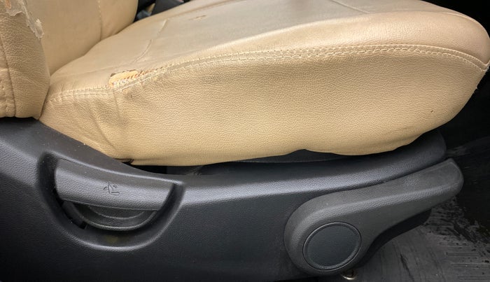 2017 Hyundai Xcent SX 1.2 (O), Petrol, Manual, 36,140 km, Driver Side Adjustment Panel