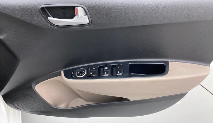 2017 Hyundai Xcent SX 1.2 (O), Petrol, Manual, 36,140 km, Driver Side Door Panels Control