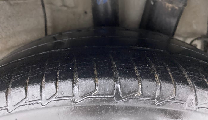 2017 Hyundai Xcent SX 1.2 (O), Petrol, Manual, 36,140 km, Left Rear Tyre Tread