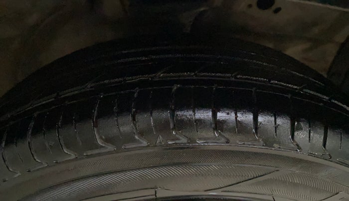 2014 Maruti Wagon R 1.0 VXI, CNG, Manual, 92,726 km, Right Front Tyre Tread