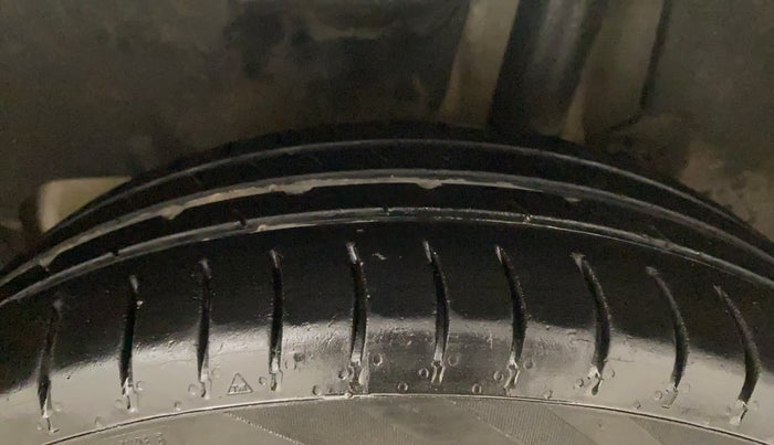 2019 Maruti Swift VXI AMT, Petrol, Automatic, 82,246 km, Left Rear Tyre Tread