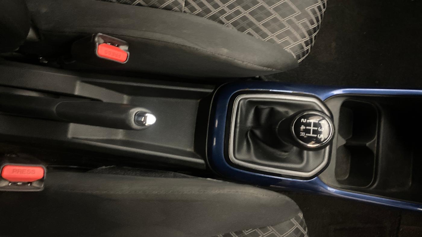 2023 Maruti IGNIS ALPHA 1.2, Petrol, Manual, 17,867 km, Gear Lever