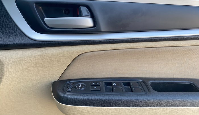 2022 Honda Amaze 1.2L I-VTEC VX, Petrol, Manual, 34,195 km, Driver Side Door Panels Control