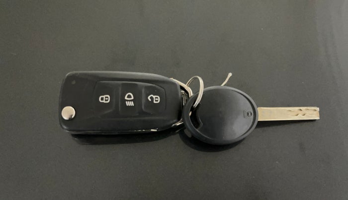 2021 Tata ALTROZ XE PETROL, Petrol, Manual, 38,819 km, Key Close Up