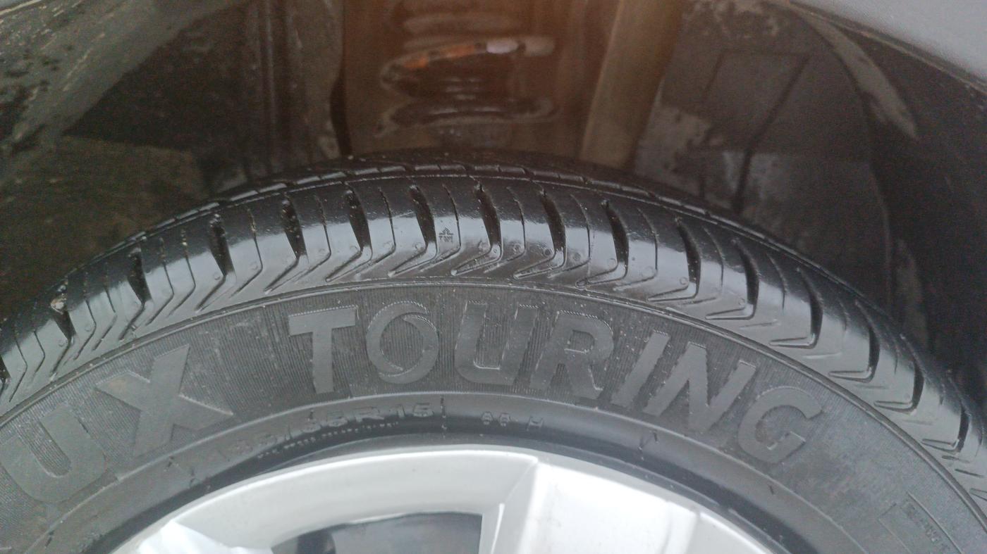 2021 Renault TRIBER RXZ, Petrol, Manual, 61,170 km, Right Front Tyre Tread