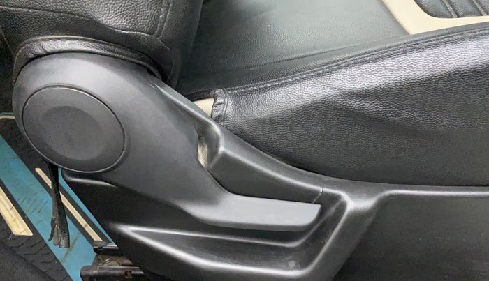 2020 Maruti New Wagon-R LXI CNG 1.0, CNG, Manual, 60,618 km, Driver Side Adjustment Panel