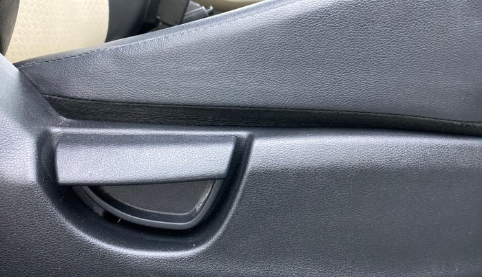 2020 Hyundai NEW SANTRO MAGNA 1.1 CORPORATE EDITION AMT, Petrol, Automatic, 35,228 km, Driver Side Adjustment Panel
