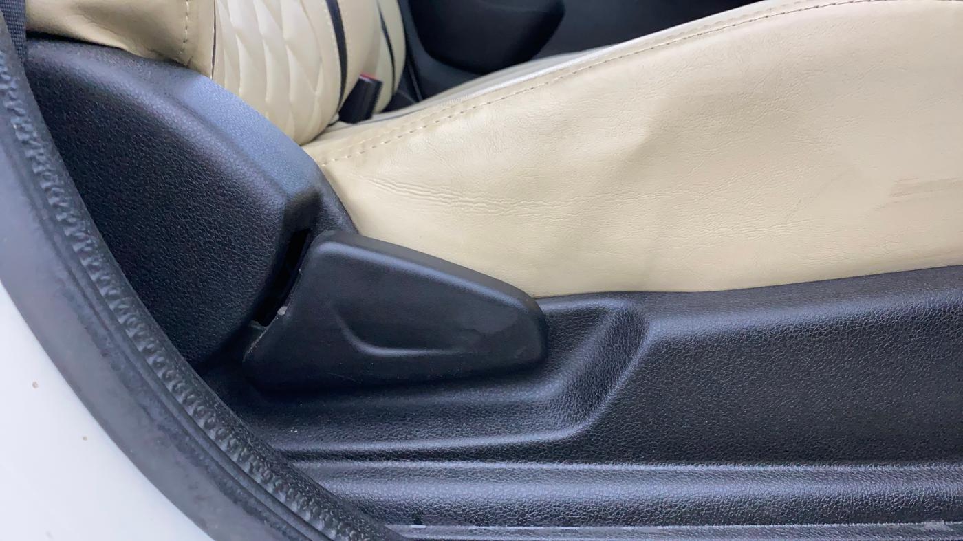 2023 Renault Kwid CLIMBER AMT 1.0, Petrol, Automatic, 20,713 km, Driver Side Adjustment Panel