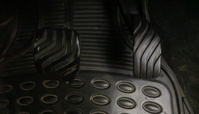 2023 Renault Kwid CLIMBER AMT 1.0, Petrol, Automatic, 20,654 km, Pedals