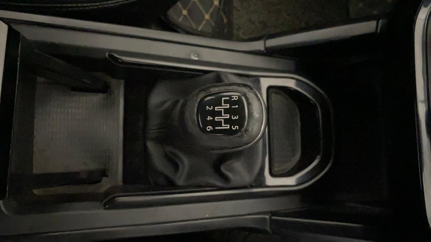 2020 Tata Harrier XE 2.0L KRYOTEC, Diesel, Manual, 92,633 km, Gear Lever