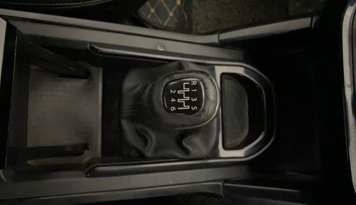 2020 Tata Harrier XE 2.0L KRYOTEC, Diesel, Manual, 92,436 km, Gear Lever