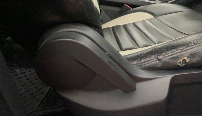 2020 Tata Harrier XE 2.0L KRYOTEC, Diesel, Manual, 92,436 km, Driver Side Adjustment Panel