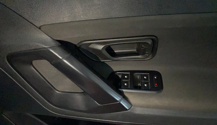 2020 Tata Harrier XE 2.0L KRYOTEC, Diesel, Manual, 92,436 km, Driver Side Door Panels Control