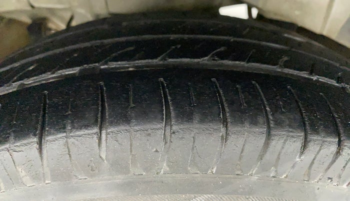 2013 Hyundai Santro Xing GL PLUS, Petrol, Manual, 82,443 km, Right Rear Tyre Tread