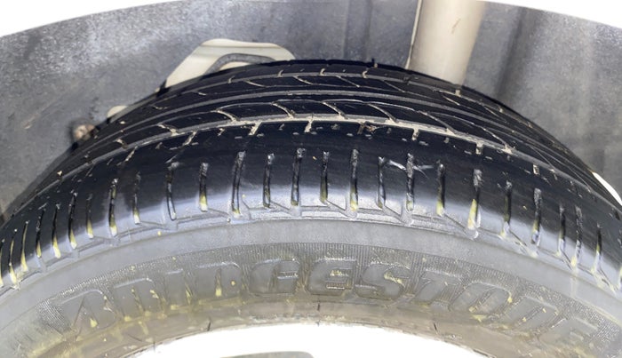 2017 Ford New Figo TITANIUM 1.2 PETROL MT, Petrol, Manual, 47,608 km, Left Rear Tyre Tread