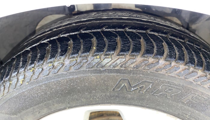 2017 Ford New Figo TITANIUM 1.2 PETROL MT, Petrol, Manual, 47,608 km, Right Front Tyre Tread