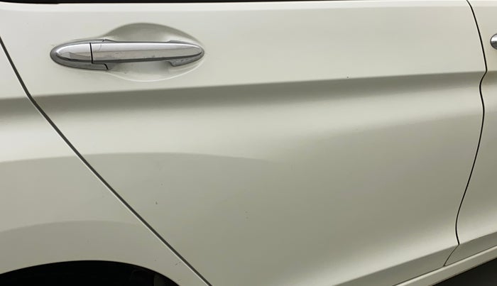 2016 Honda City 1.5L I-VTEC V MT, Petrol, Manual, 32,404 km, Right rear door - Minor scratches