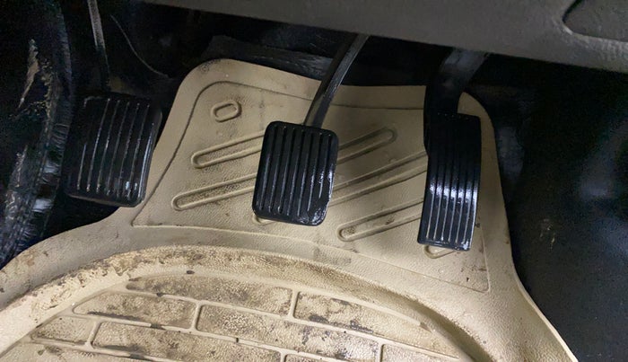 2015 Hyundai Xcent BASE 1.2, CNG, Manual, 1,28,390 km, Pedals