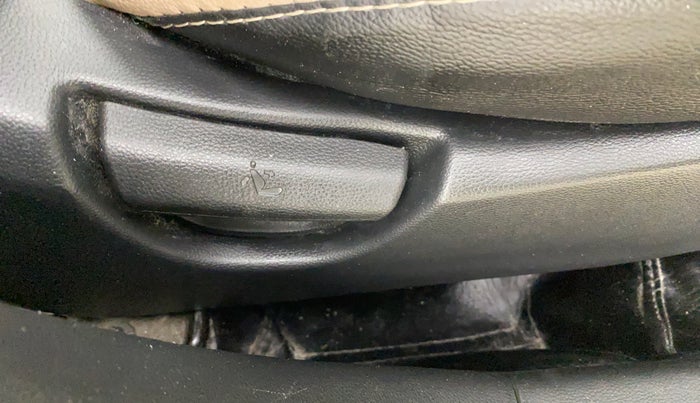 2015 Hyundai Xcent BASE 1.2, CNG, Manual, 1,28,390 km, Driver Side Adjustment Panel