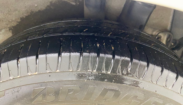 2015 Hyundai Xcent BASE 1.2, CNG, Manual, 1,28,390 km, Left Rear Tyre Tread