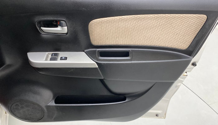 2017 Maruti Wagon R 1.0 LXI CNG, CNG, Manual, 45,180 km, Driver Side Door Panels Control