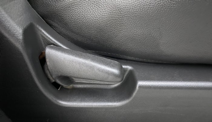 2017 Maruti Wagon R 1.0 LXI CNG, CNG, Manual, 45,180 km, Driver Side Adjustment Panel