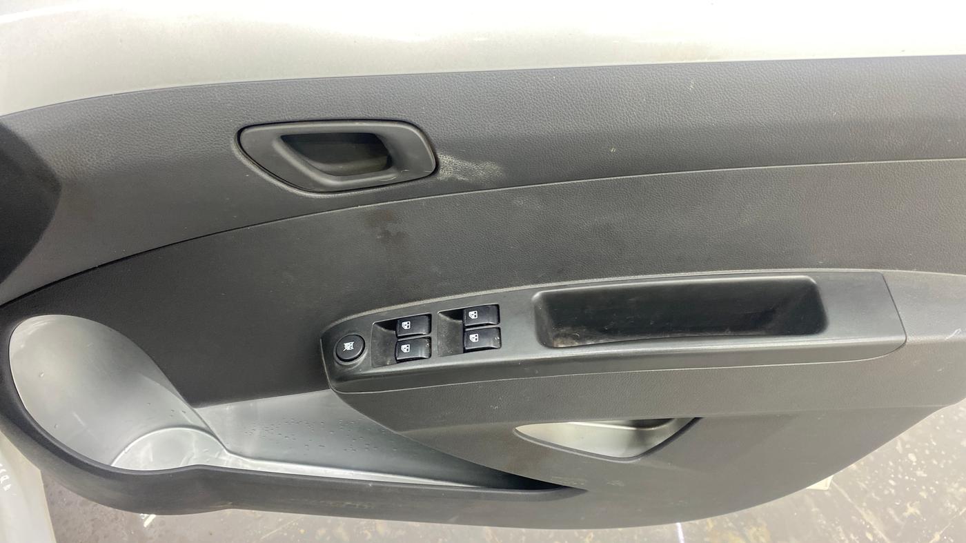 2015 Chevrolet Beat LT PETROL, Petrol, Manual, 49,068 km, Driver Side Door Panels Control