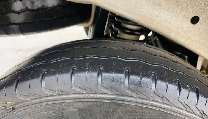 2022 Maruti Eeco 7 STR STD 1.2, Petrol, Manual, 41,911 km, Right Rear Tyre Tread