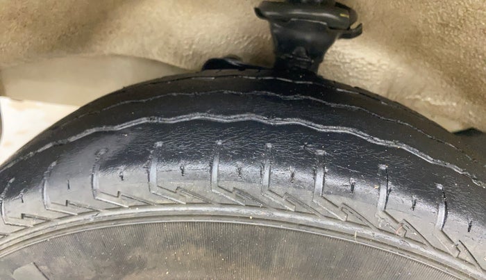 2022 Maruti Eeco 7 STR STD 1.2, Petrol, Manual, 41,911 km, Left Front Tyre Tread