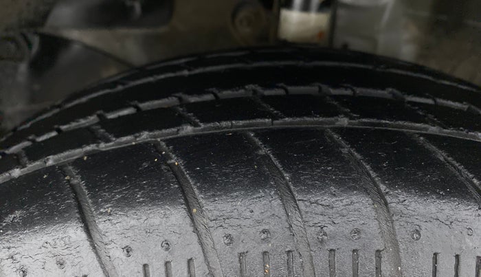 2018 Honda Brio S(O) MT, CNG, Manual, 42,610 km, Left Front Tyre Tread