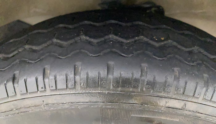 2020 Maruti Eeco 5 STR WITH A/C+HTR, Petrol, Manual, 95,338 km, Right Front Tyre Tread